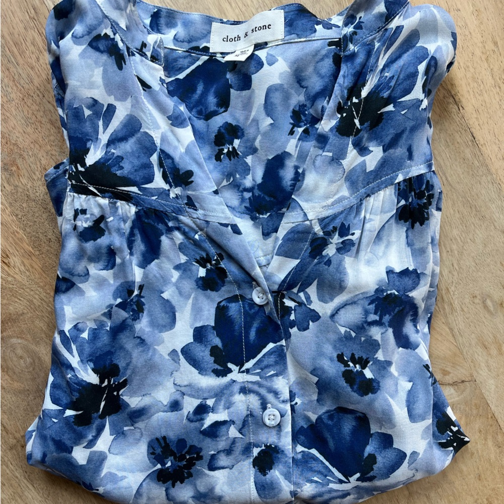 Cloth and Stone blue floral button down shirt